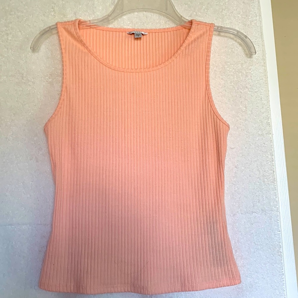 Guess peach colored tank, stretchy. Good condition.